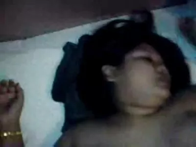 Une femme blonde adore anal porno dingue embrasser son amant.