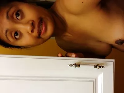 Putain de anal violent soeurs vedettes avec des baisers.
