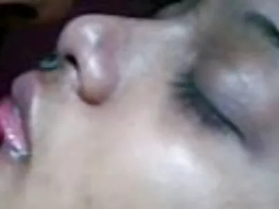 Un homme insatiable a couché sa femme avec un cancer et l'a soutenue sex anal movies