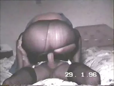 Gopnik embrassera volontiers la mère de son ami dans la cuisine d'une film x double anal manière tordue