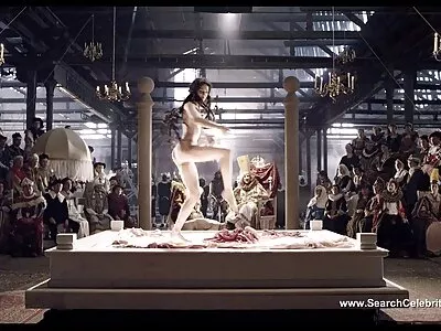 Une femme affamée met sa chatte anal mature film sous une machine à sexe