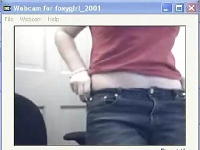 Il est rentré à la film sur la sodomie maison et a immédiatement embrassé sa femme sur la chatte.