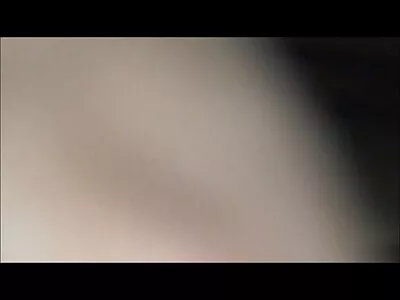 Un service sexy séduit l'hôtesse pendant que sa femme film x sodomie est au travail