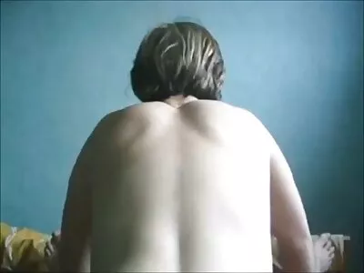 Il fait se masturber une fille avec sa bite insatiable film porno double anal