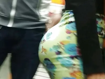 En rentrant chez lui, le professeur tisse un trou avec sa main anale movie