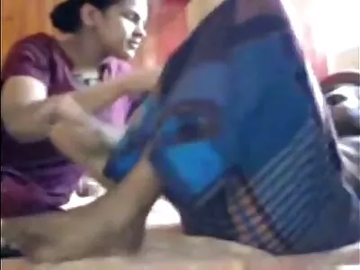 Pour anal hd streaming que personne ne voie une putain de femme avec des baisers sur le vagin