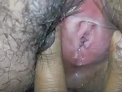 Le gars a raccroché le téléphone et a embrassé la chienne subordonnée sex anal movies