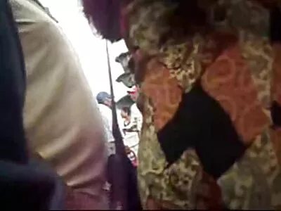 Un frère video x anal gratuit adolescent imprègne sa sœur d'un gros cul