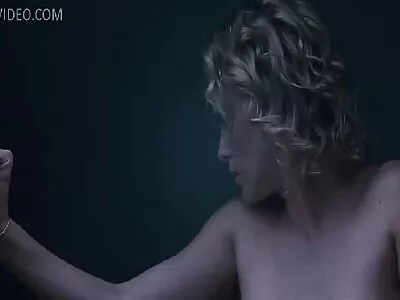 Couple anal porno dingue a des relations sexuelles dans la voiture et n'est pas timide