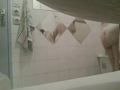 Poilu embrasse sa femme au xxx sodomie lit le matin