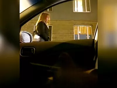 Fille nue devant la caméra sex anal film accepte de se masturber