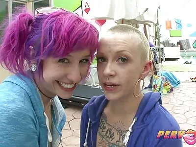 Une fille cool se rend estelle clark porno au mulâtre dans un chapeau doux