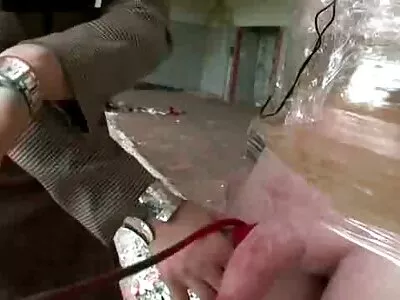 Jeune fille à lunettes se masturbe et prend dans first anal film sa bouche