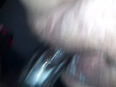 Une femme noire se retrouve avec un gode double anal movie devant la caméra
