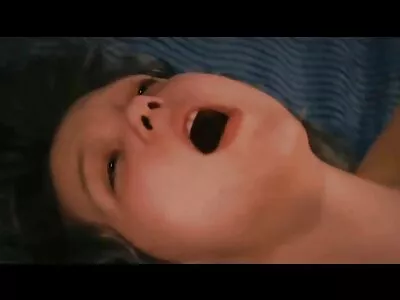 Belle fille massant le cul sans raser les doigts french anal hd