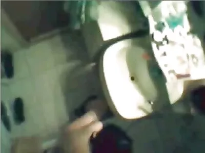 Une fille mouillée détruit ses seins dans son âme film porno francais anal