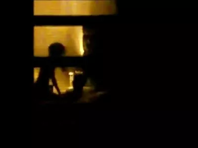 À plusieurs reprises, elle oblige son beau-père à s'embrasser et à faire l'amour sex film anal