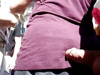 Garçon et fille essaient des jouets sodomie hardcore sexuels dans la chambre