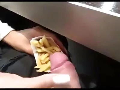 une fille veut hardcore sodomie un baiser et elle ne rate pas sa chance