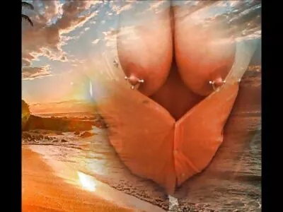 Une ado chaude embrasse un gros french anal hd mec dans la chambre