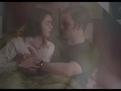 Le corps d'une jeune femme saute film x sodomie sur la bite de sa bouche