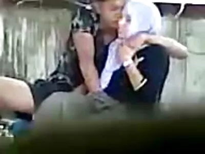 Salopes chaudes partagent un membre masculin sur rocco true anal story le canapé