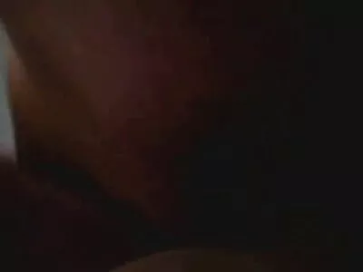 une ado mignonne caresse son anus avec ses doigts porno anl hd