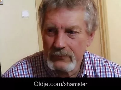 Amant de sexe ordinaire dans un chapeau transformé en vacances sex anal film