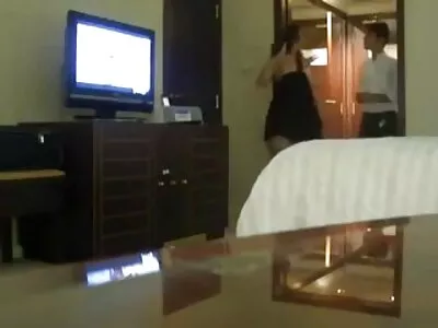Jeune film porno français anal mec lèche la vulve potelée sur le canapé