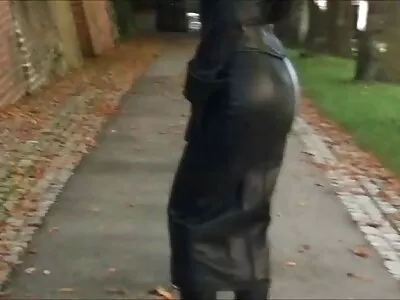 Belle sex anal première fois aux gros seins avale la bite de son copain