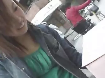 Putain de bite gonflée avec un baiser et du full anal film sperme dans les yeux
