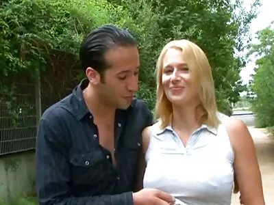 Une femme inquiète a payé pour film porno anl des relations sexuelles avec un plombier pour réparation